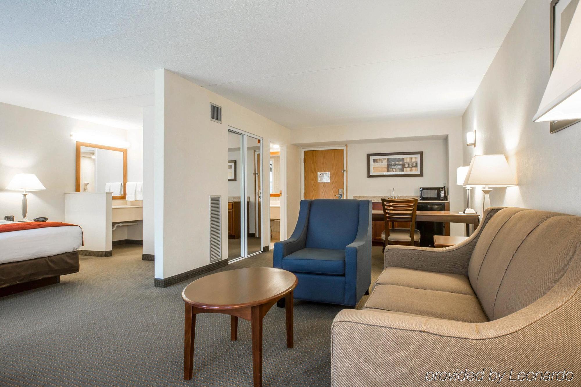 Comfort Suites South Burlington Near University Екстериор снимка