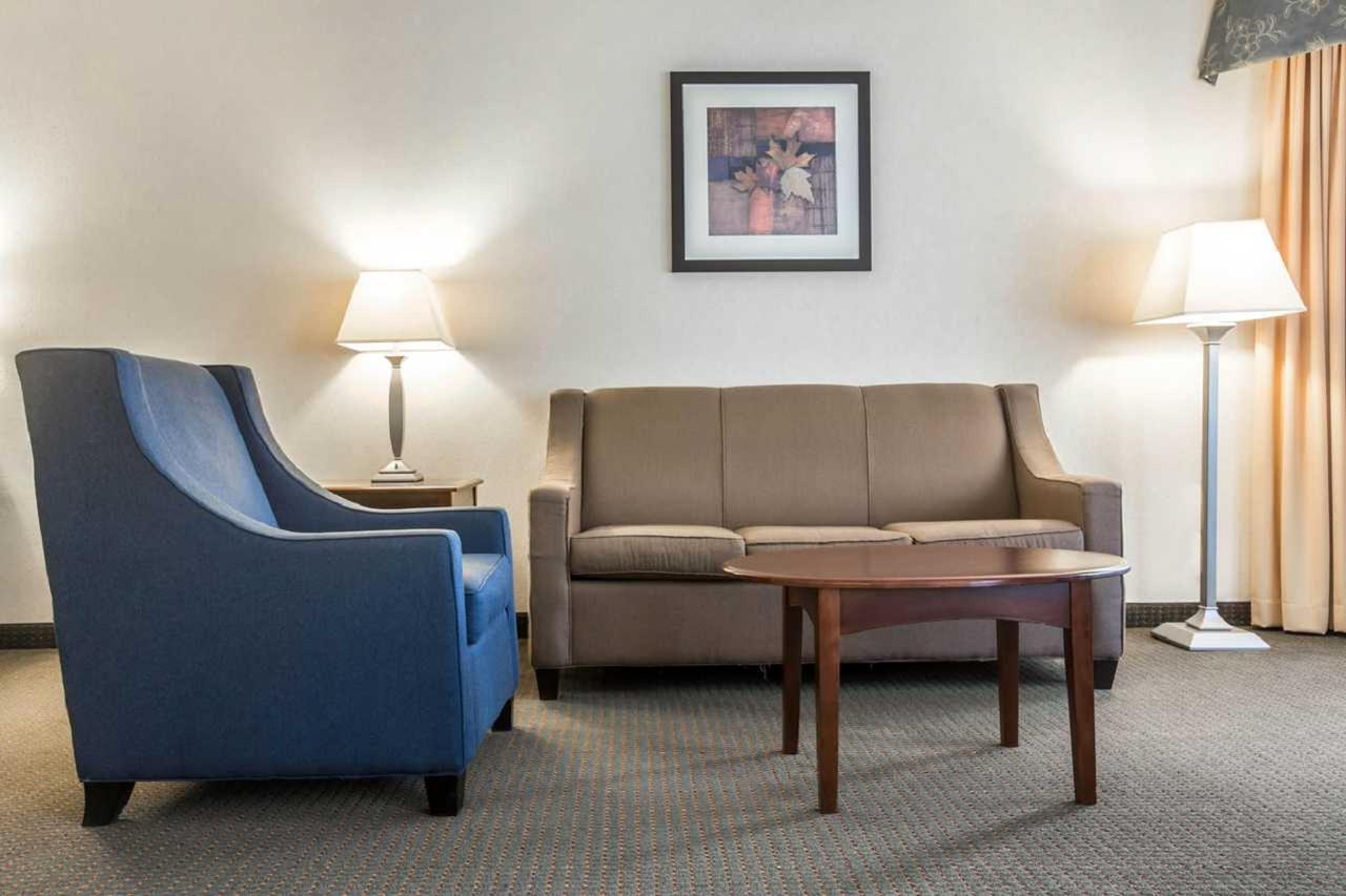 Comfort Suites South Burlington Near University Екстериор снимка