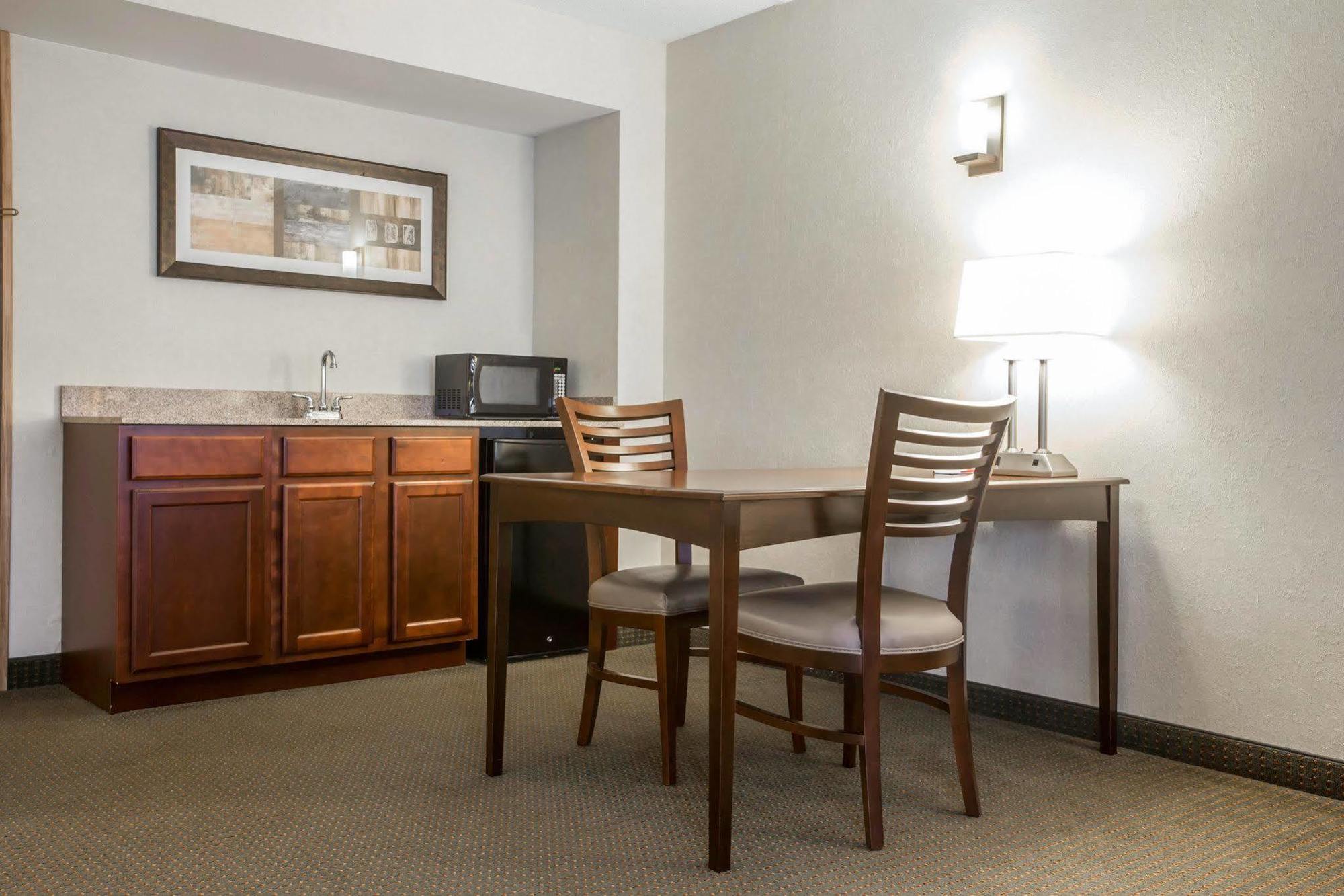 Comfort Suites South Burlington Near University Екстериор снимка